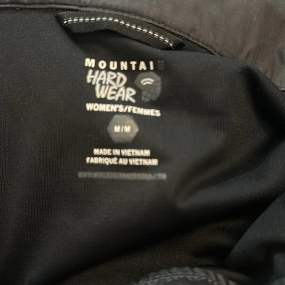 Mountain Hardwear zippered button pockets